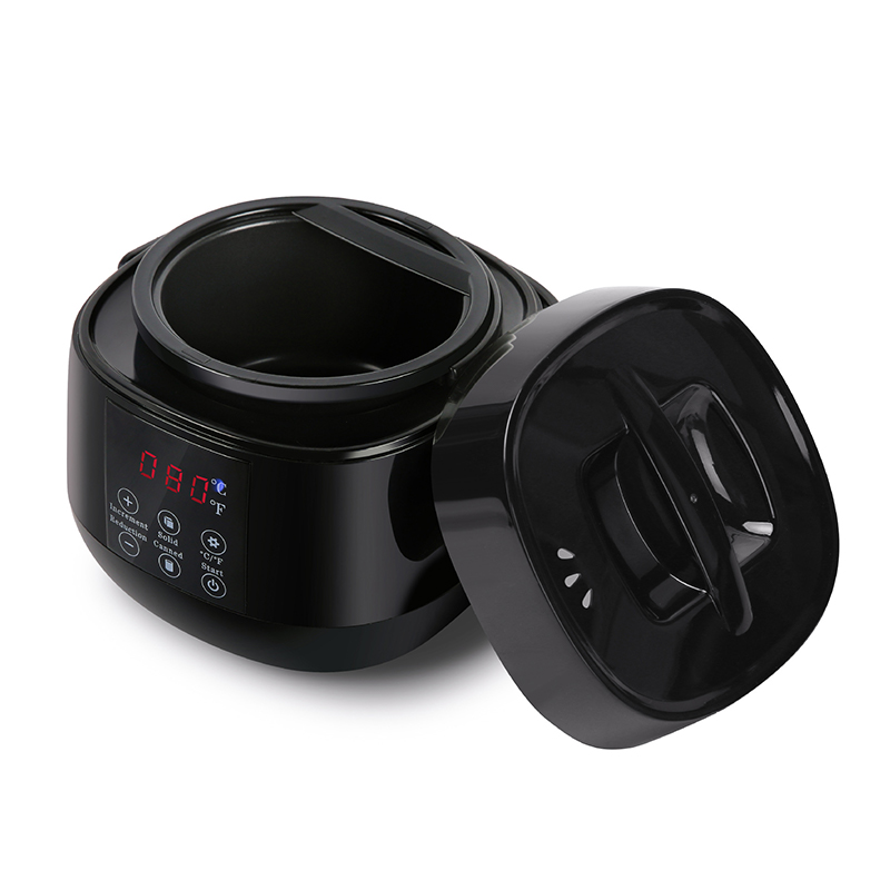 Malá nádoba na tavení vosku s černou rukojetí