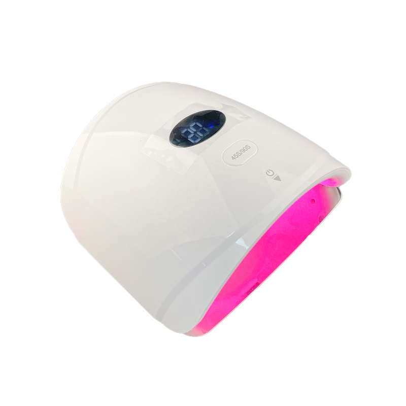 UV lampa pro rychlé vyléčení nehtového gelu