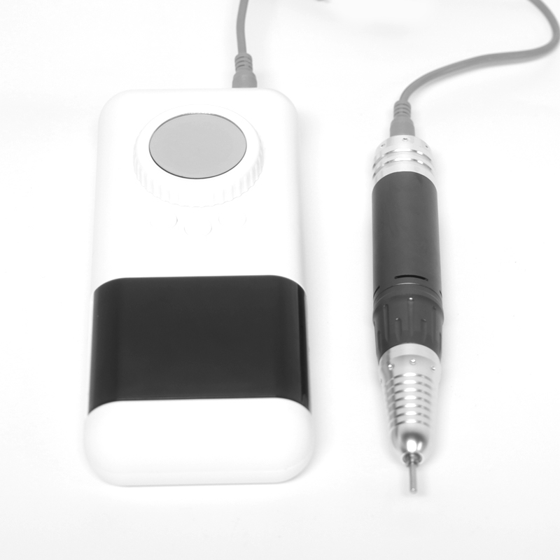 Bílá přenosná elektrická vrtačka na nehty